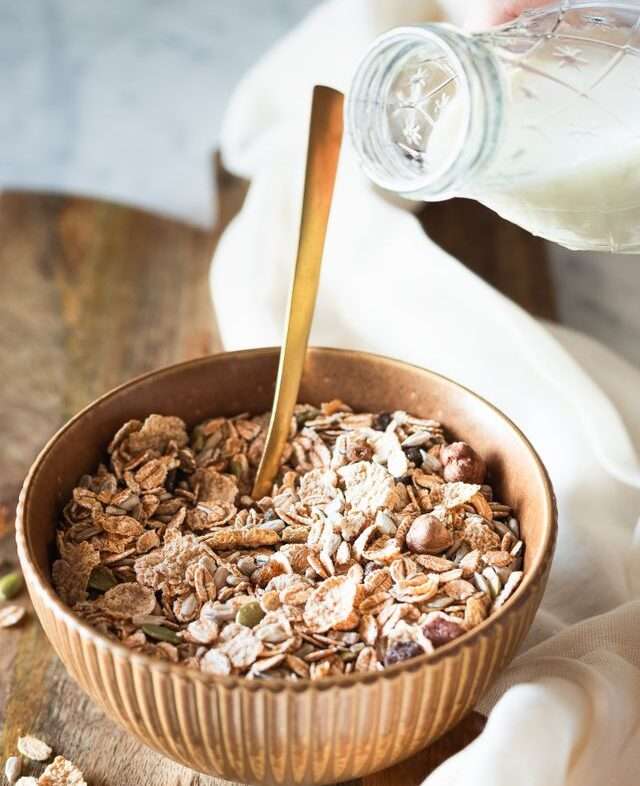 Alimento con fibre che ha un effetto benefico in una dieta terapeutica
