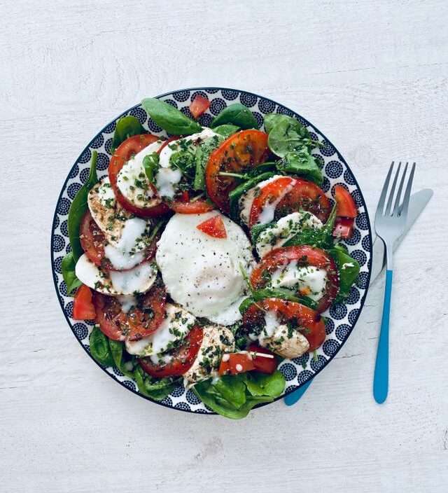 Caprese esempio di piatto della dieta mediterranea
